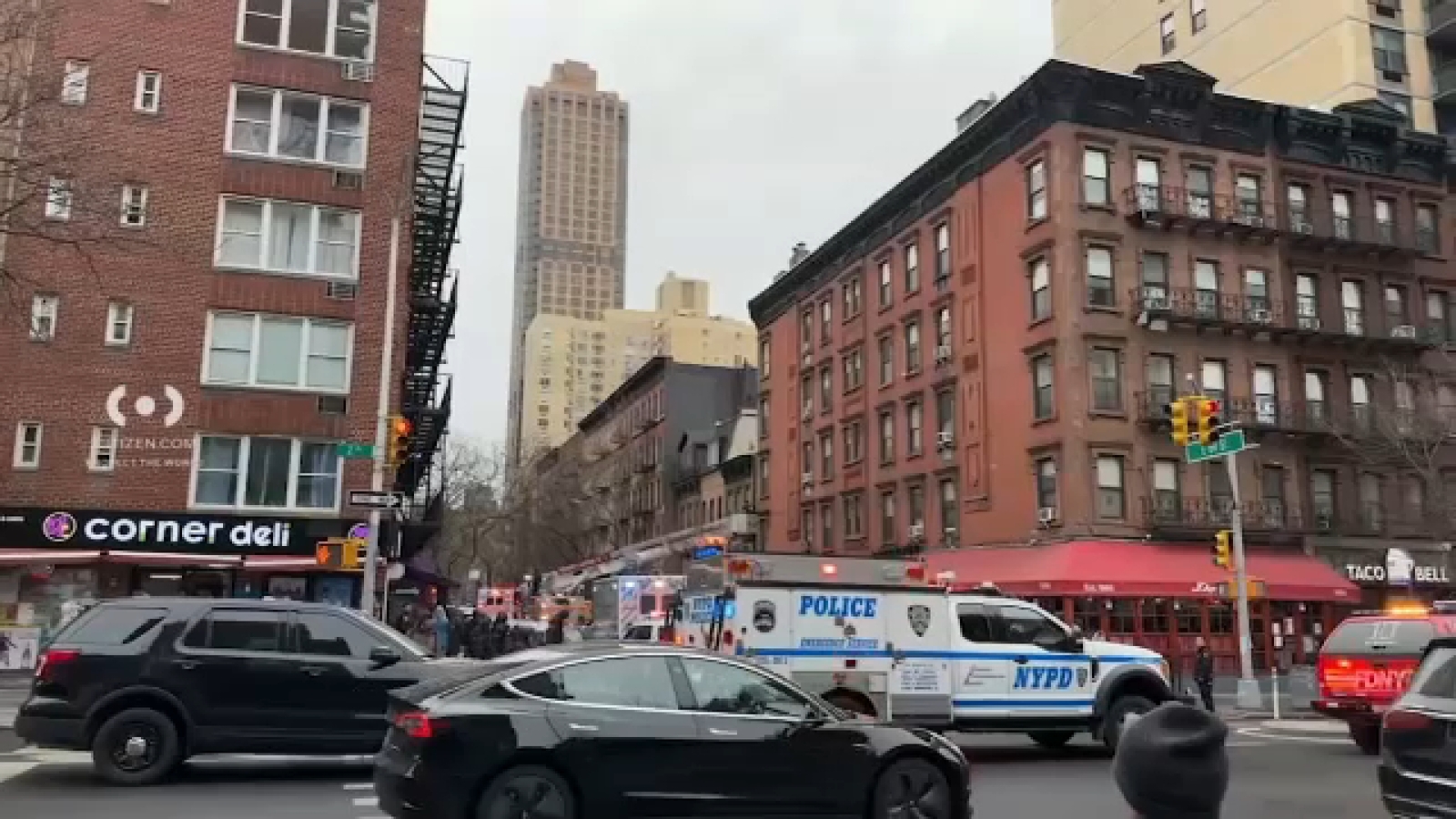 Man recovering after falling out apartment window on Manhattan's Upper East Side - ABC7 New York