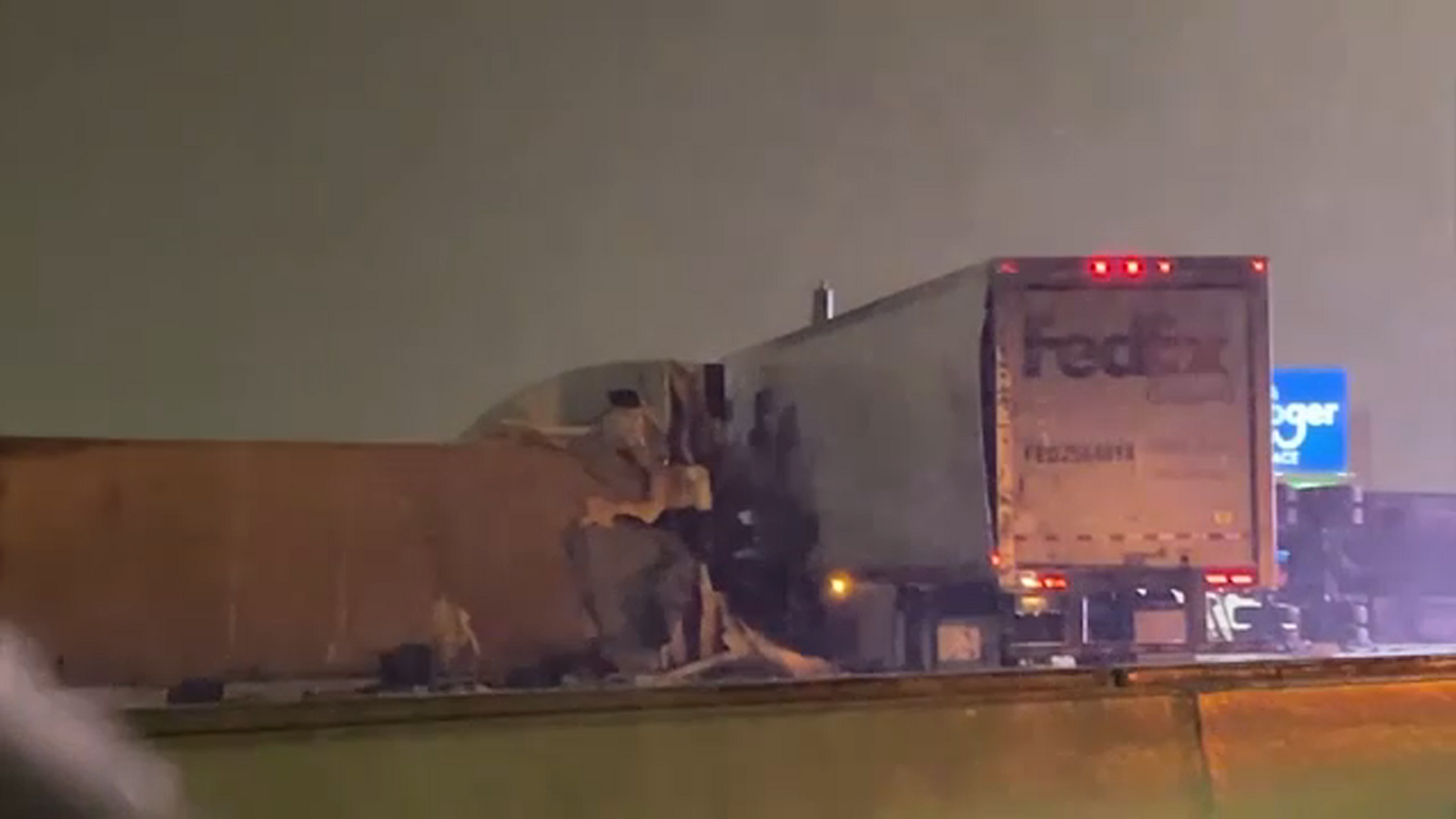 Southwest Freeway shutdown: Crash involving three 18-wheelers, one ...