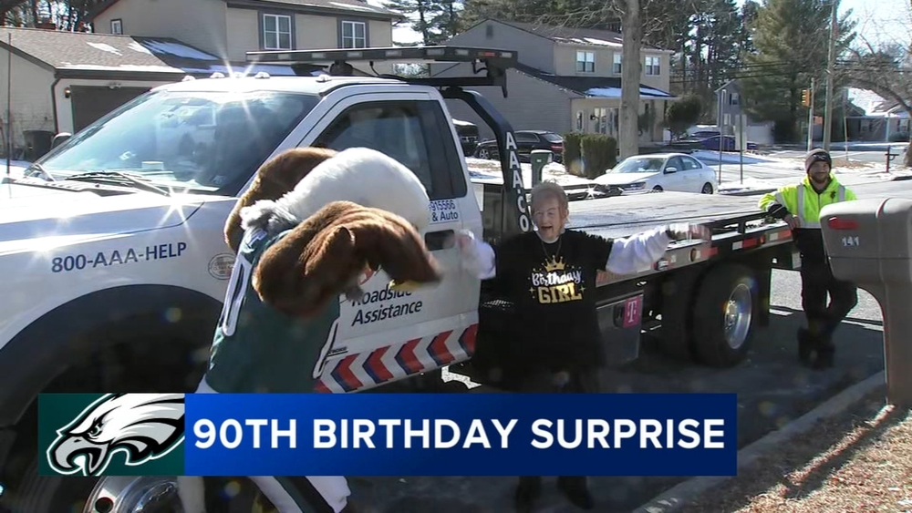 Eagles fan gets surprise from Swoop for 90th birthday