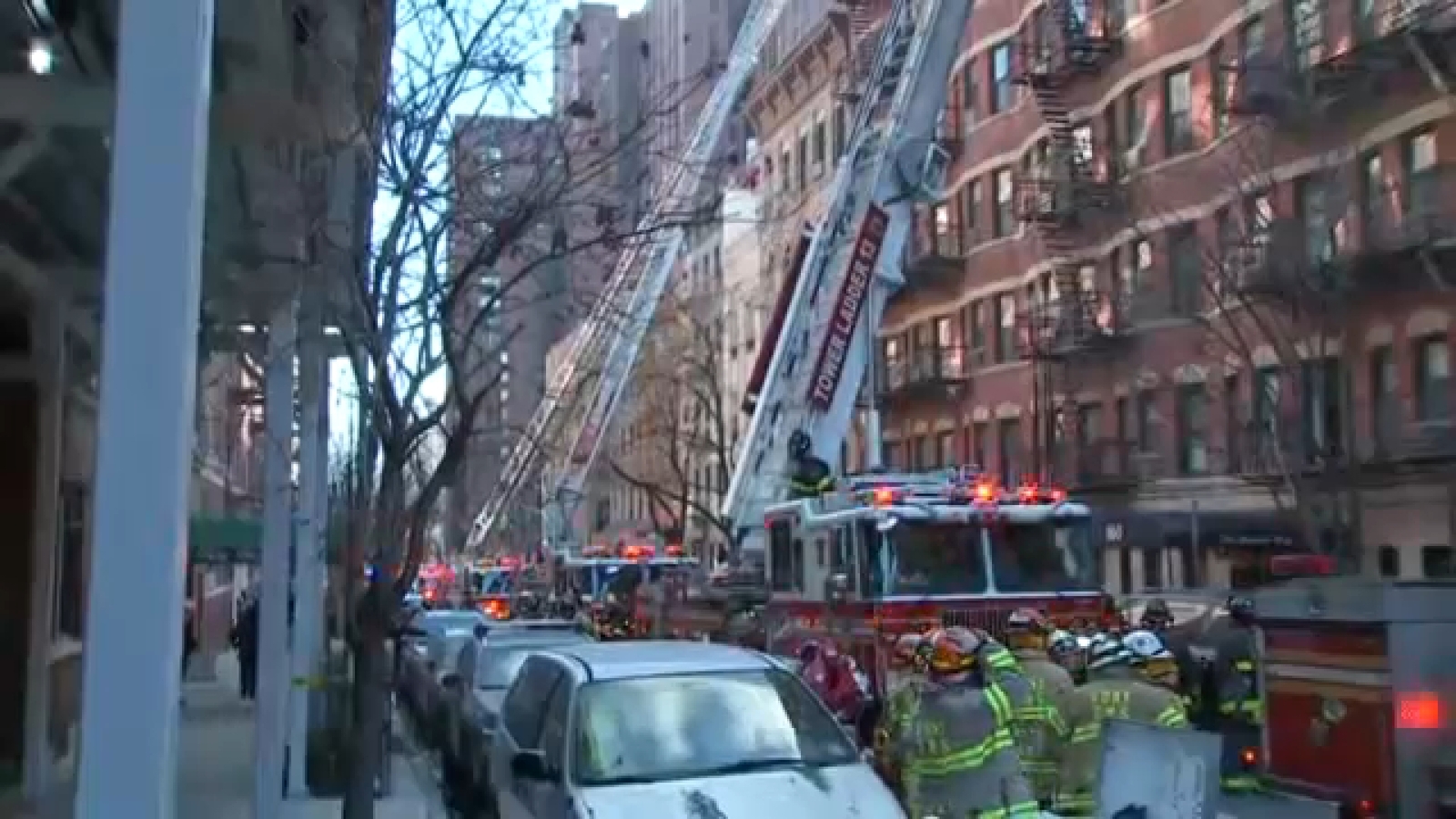 Upper East Side fire: FDNY firefighters battle stubborn apartment blaze ...