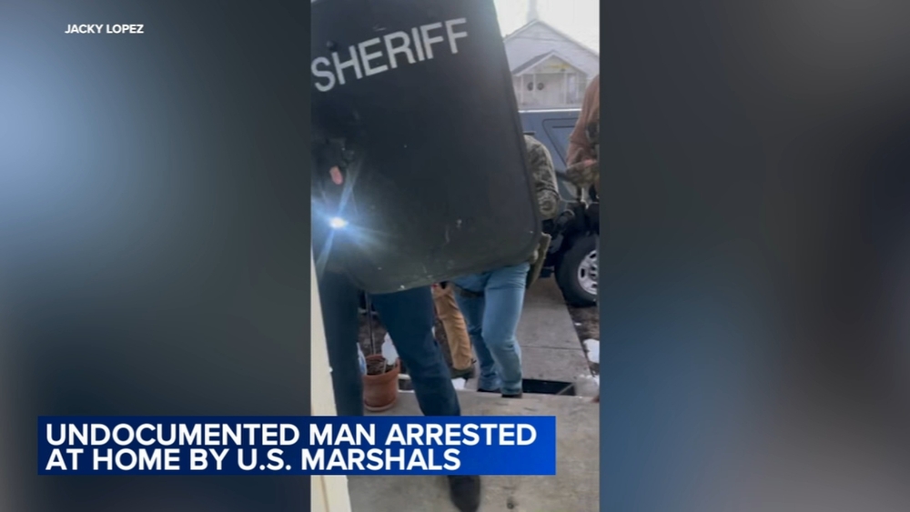 Elgin family says undocumented man taken into custody without warrant