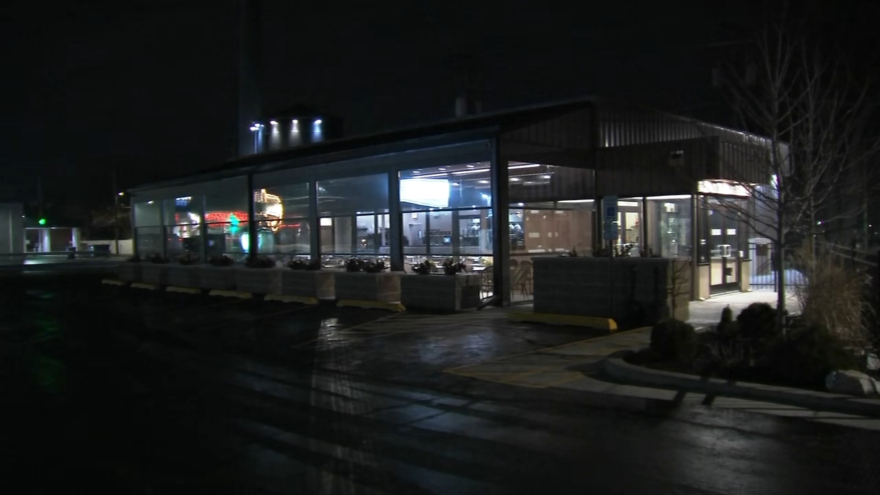 Burglars target Jefferson Park restaurant, deli, Chicago police say