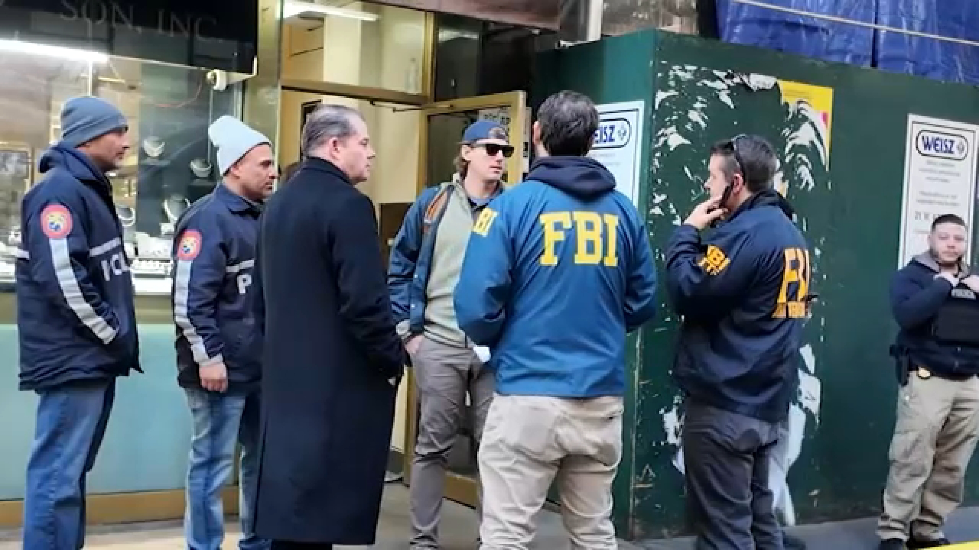 2 arrested during FBI raid in NYC's Diamond District in connection to  burglaries targeting pro athletes - ABC7 New York