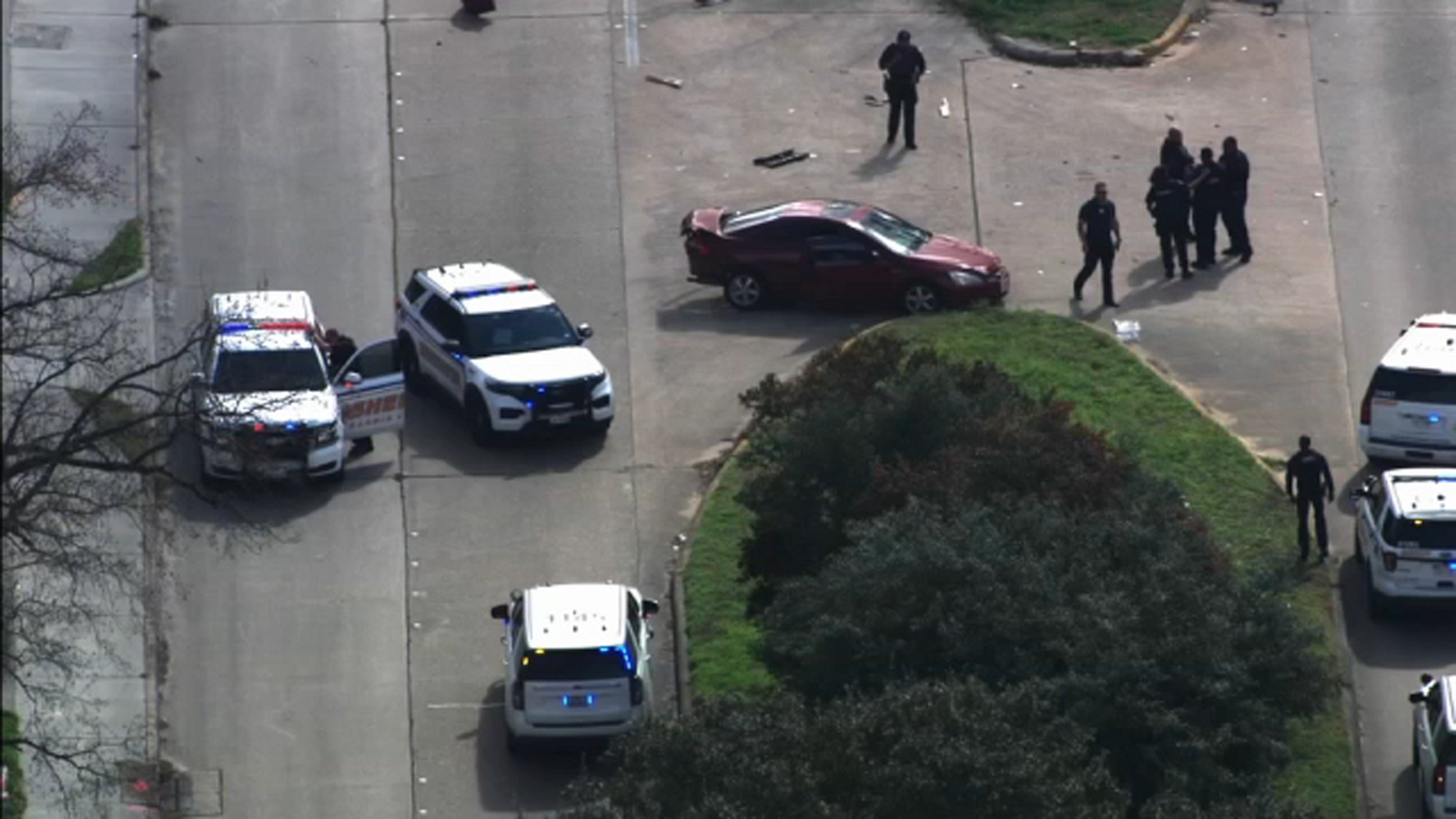 Police chase ends with suspects crashing into deputy's patrol vehicle ...
