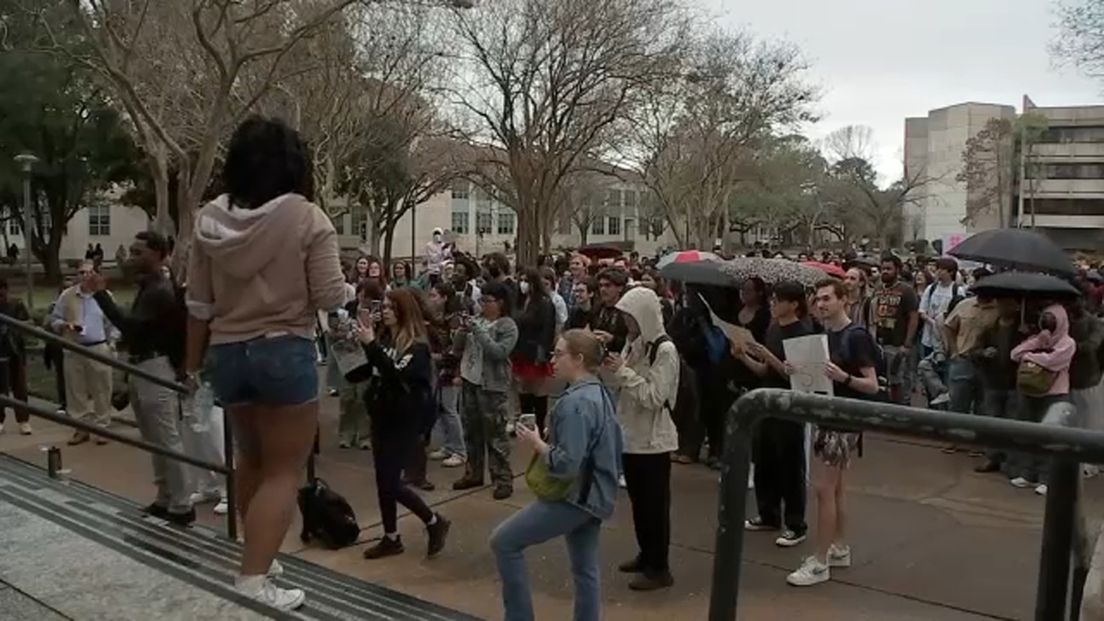 University of Houston students protest safety at main campus as warrant ...