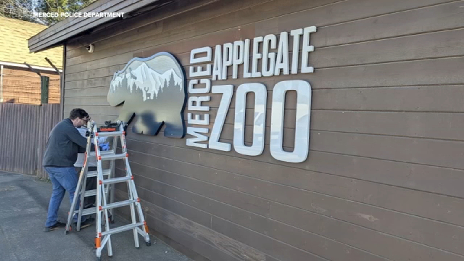Sign stolen from Merced's Applegate Zoo
