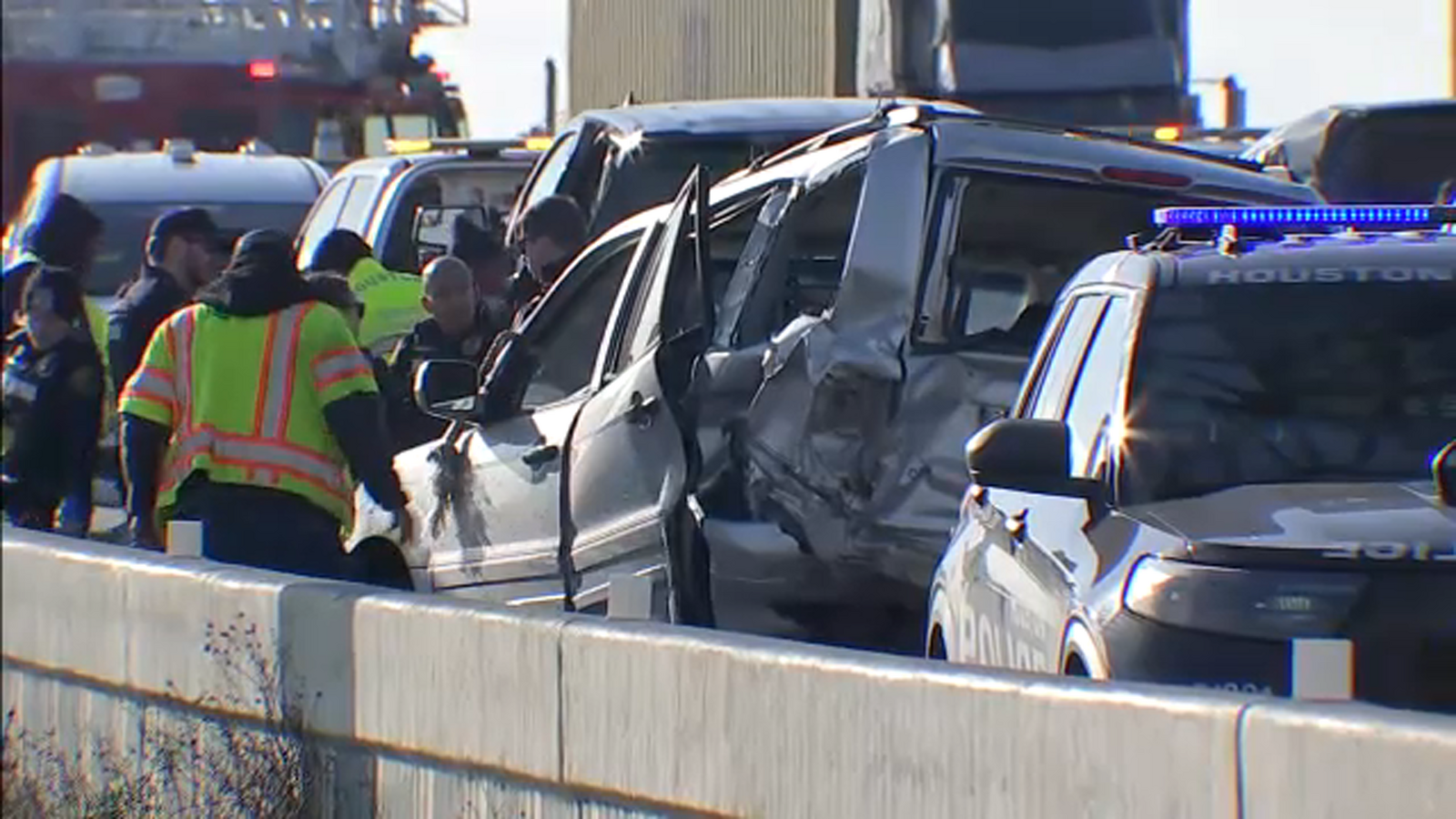 Police Driving Loop HPD officers wrap up police chase that ended on the eastbound lanes of ...