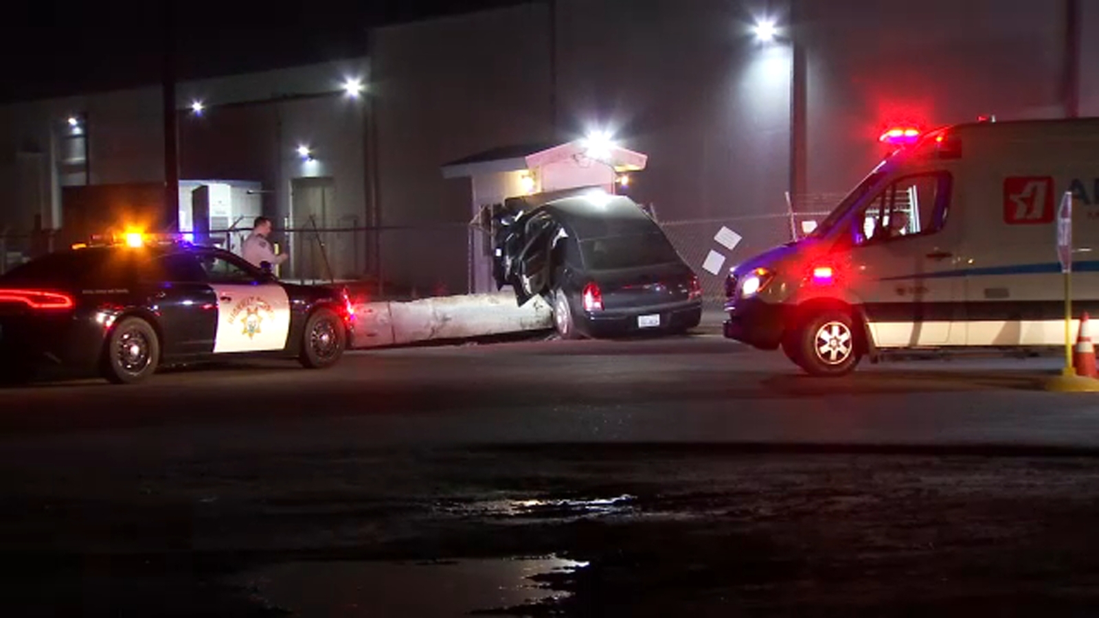Suspected DUI driver crashes into Wawona Frozen Foods guard box in Fresno, CHP says