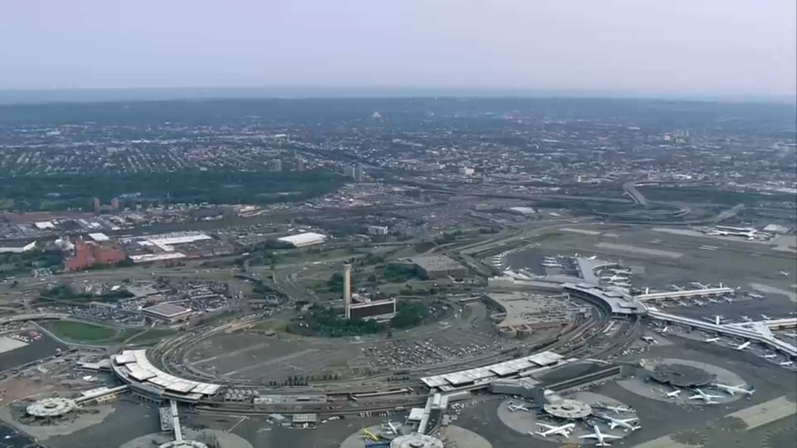 United Airlines flight makes emergency landing at Newark shortly after