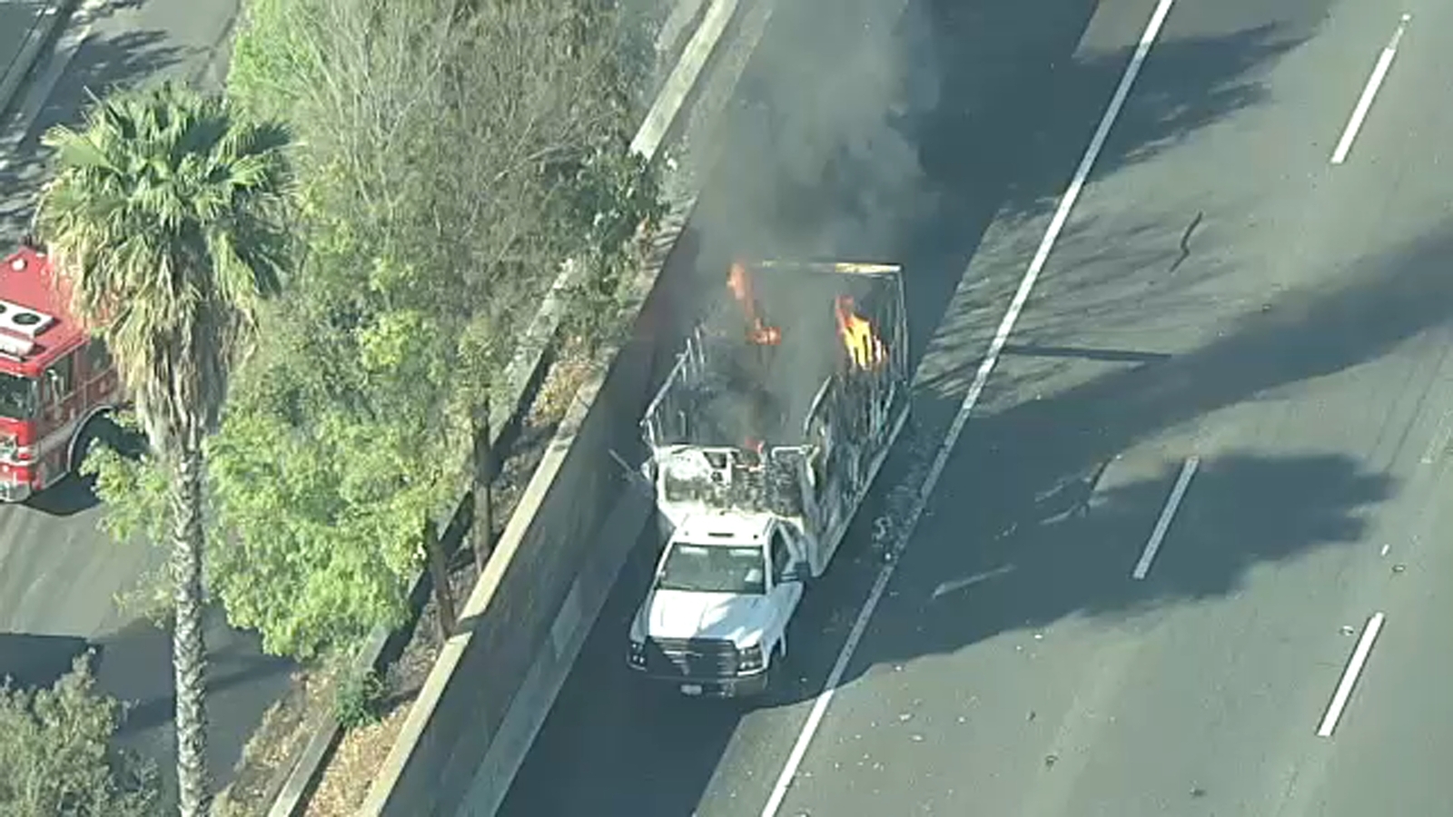 Eastbound lanes of 101 Freeway in Encino temporarily close after truck ...