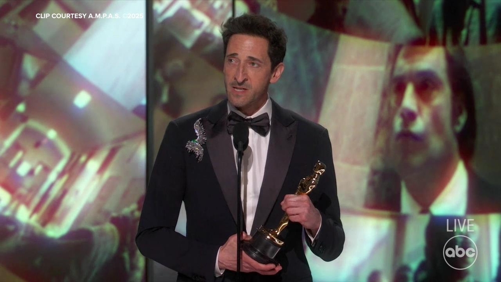 Adrien Brody accepts Oscar for Best Actor
