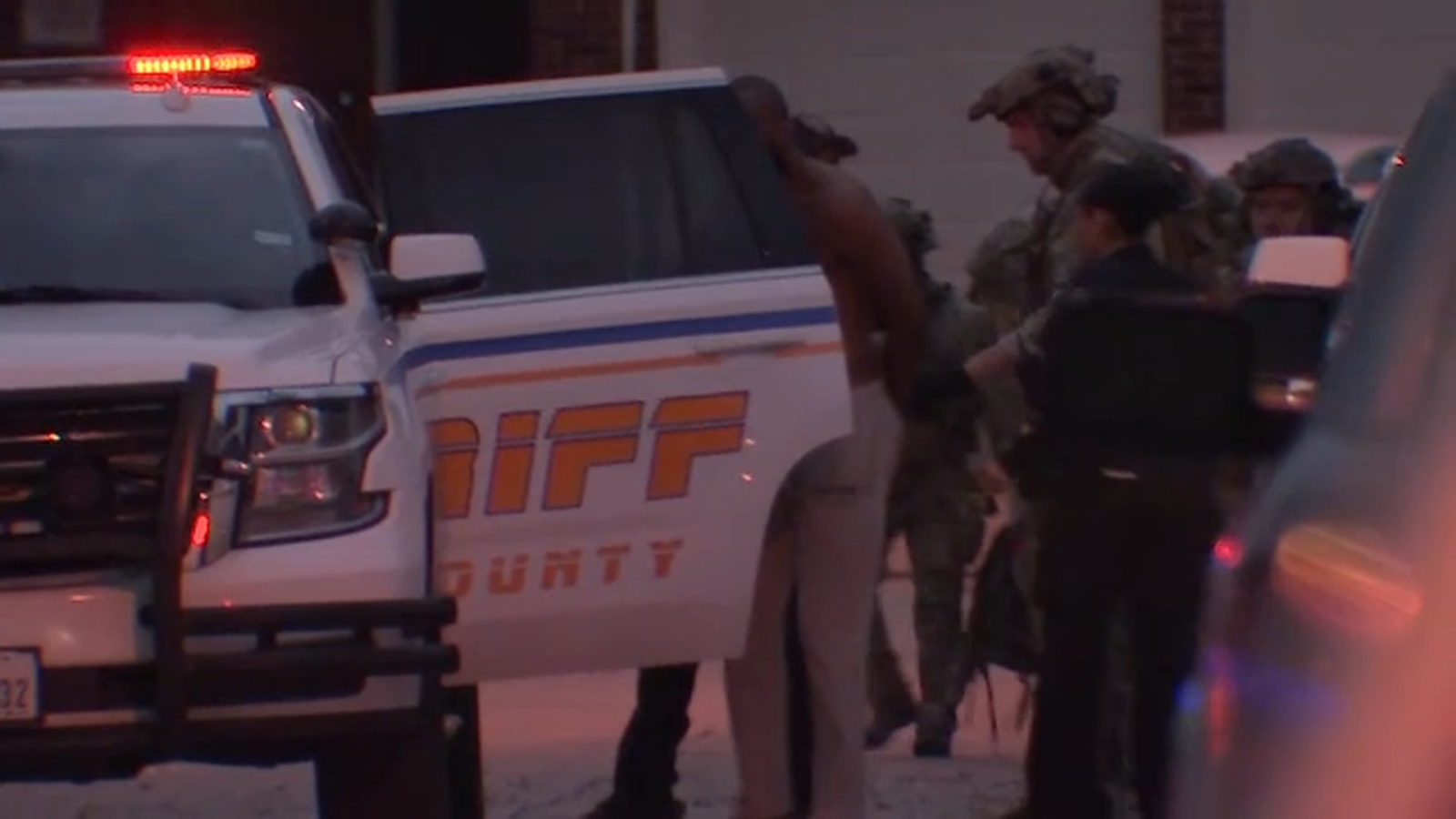 Suspect arrested after hours-long standoff in Alief area home on ...