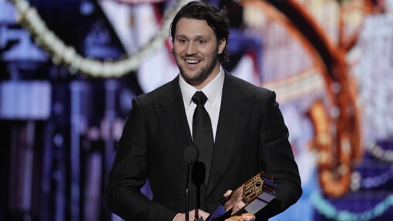 Firebaugh native Josh Allen to get record $250M guaranteed in new deal, ESPN sources say