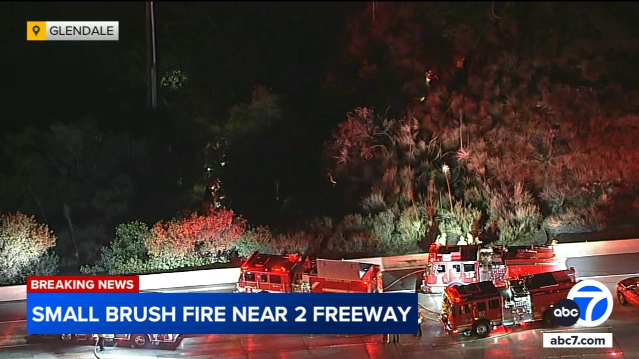 Small brush fire erupts on hillside near 2 Freeway in Glendale