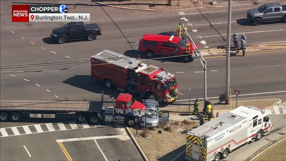 Tractor-trailer and minivan collide in Burlington Twp.
