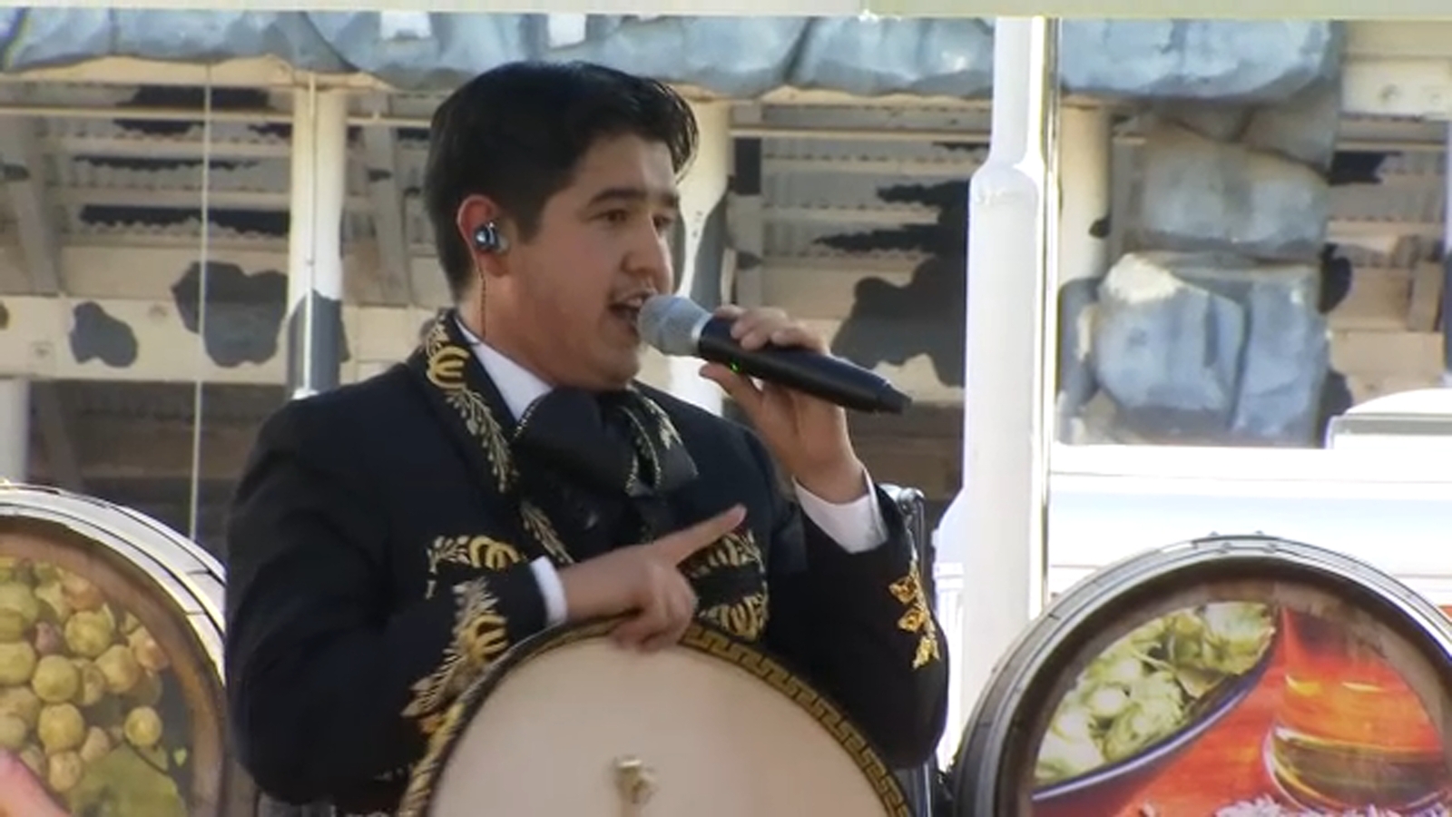 Local mariachi singer asking for help after equipment stolen