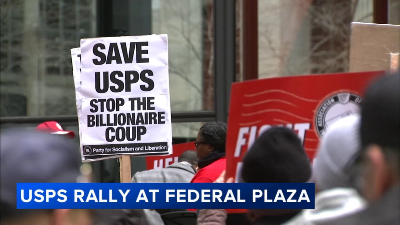 Chicago postal workers rally against reported plan to privatize USPS