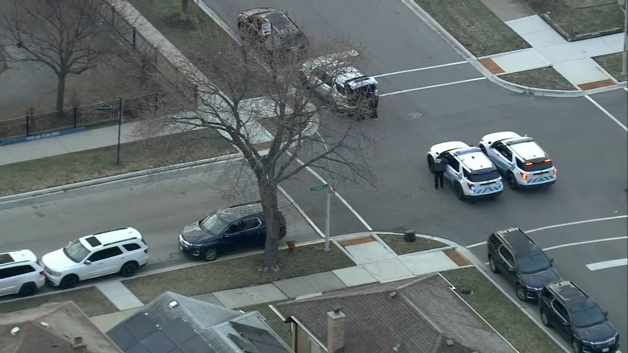 Man shot, killed near Bennett Elementary School, Chicago police say