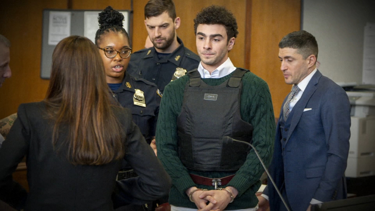 A heart-shaped note was found in argyle socks bound for Luigi Mangione: prosecutors