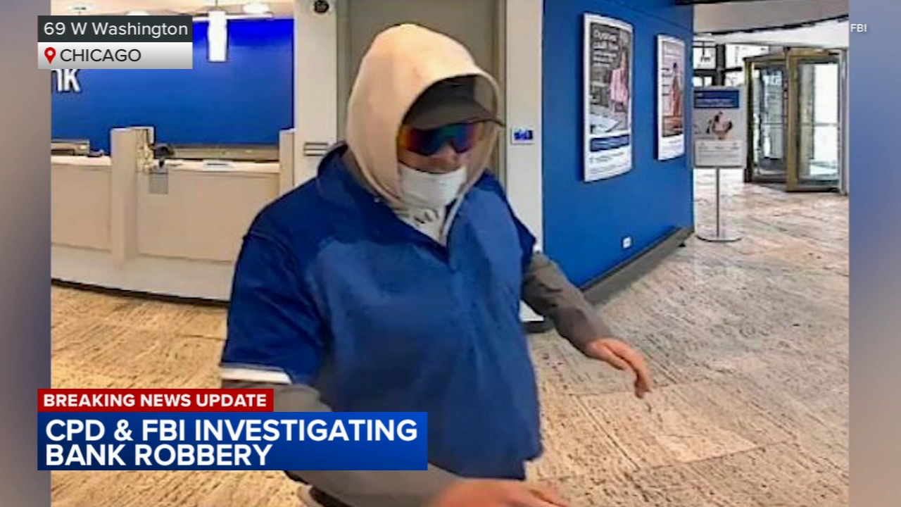 FBI searching for suspect wanted in bank robbery in the Loop