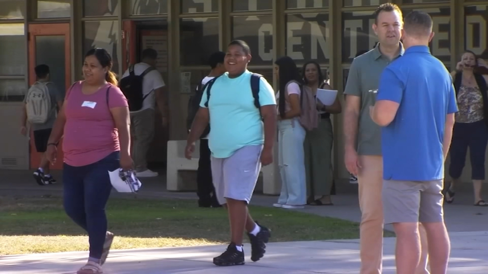 Selma High School's Link Crew helping students creating connections