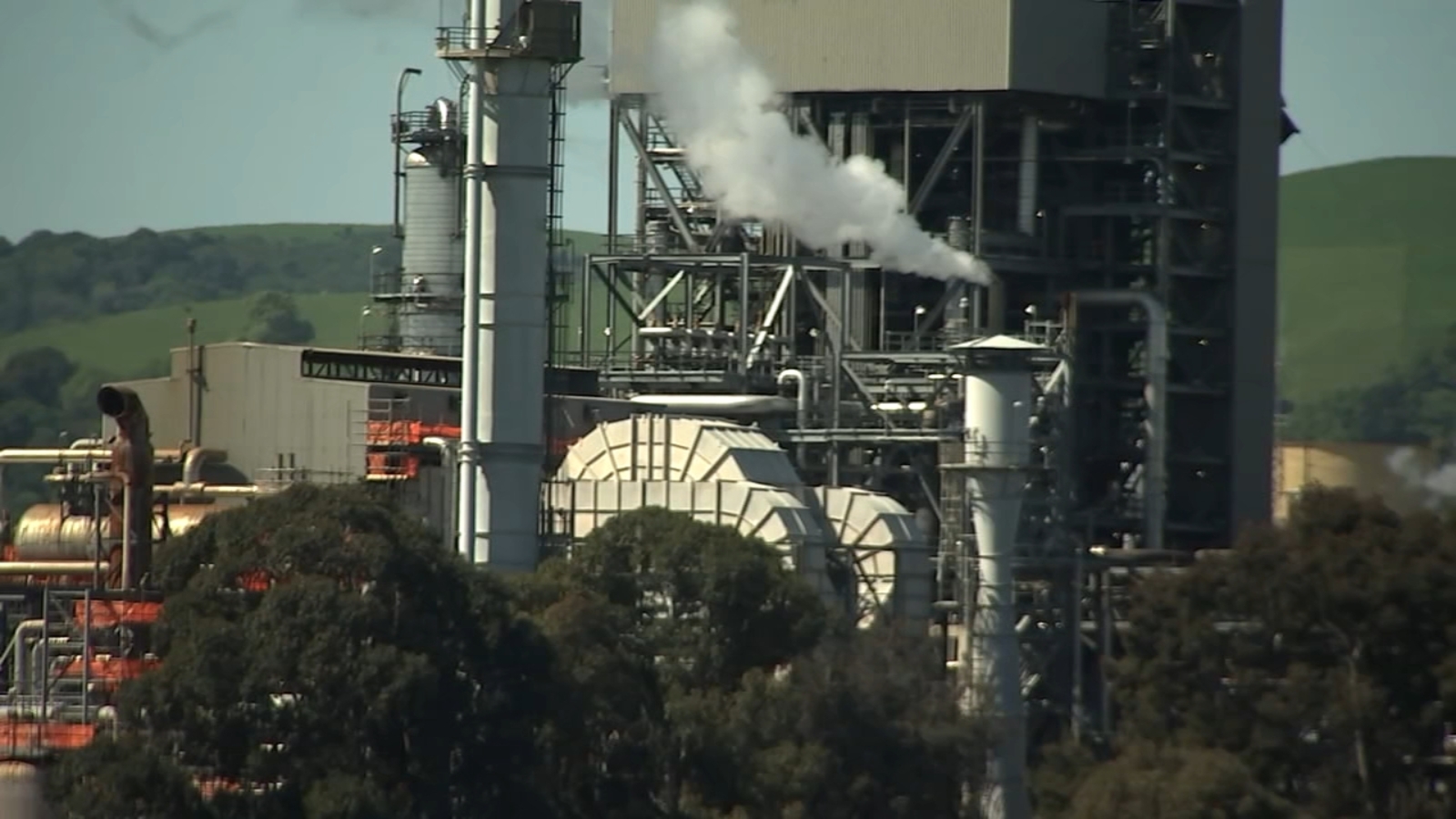 Air district fines Martinez refinery nearly $375,000 for violations