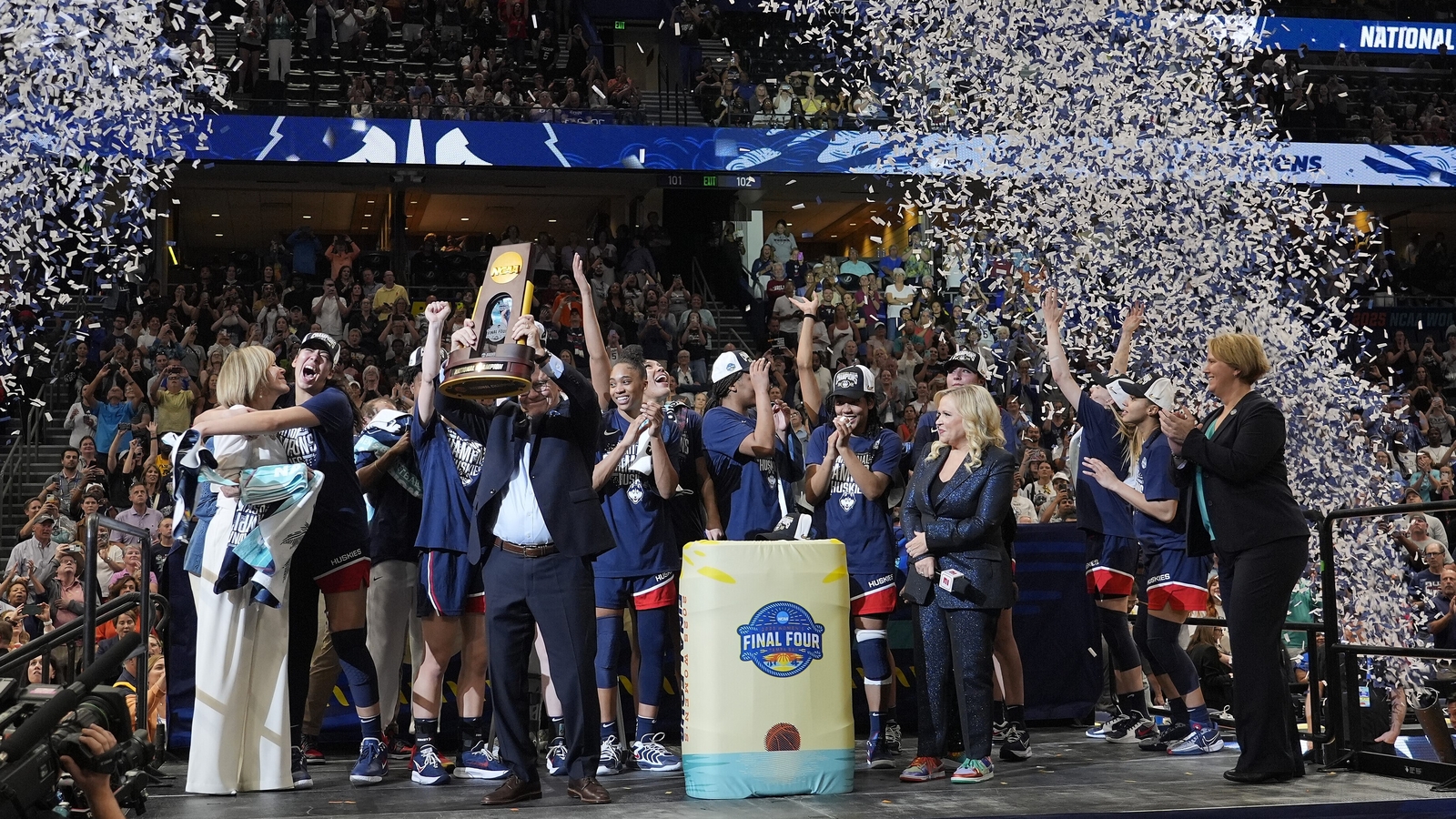 UConn dominates South Carolina, wins 12th national title