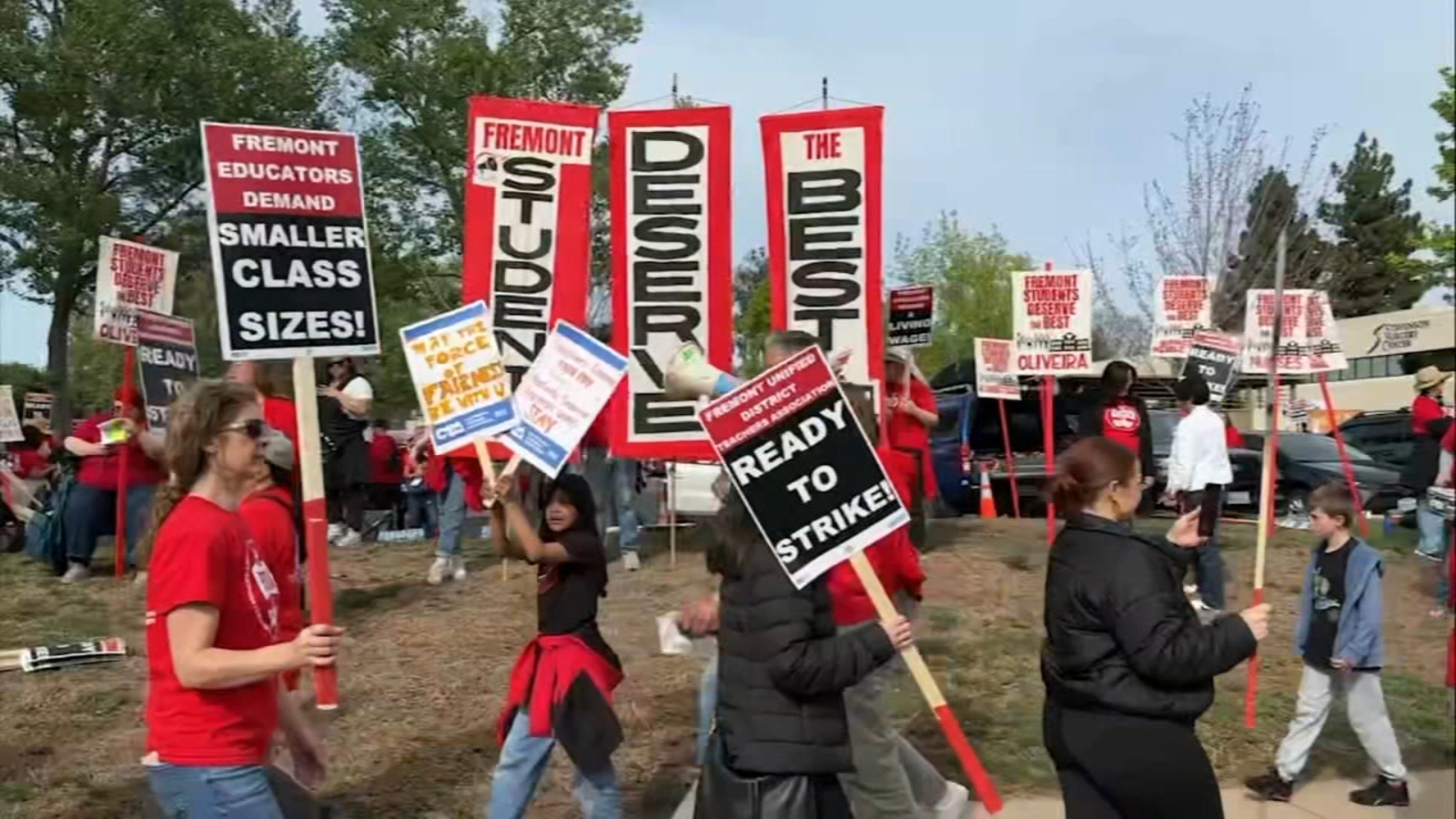 Fremont teachers rally as district, union work towards new contract to ...