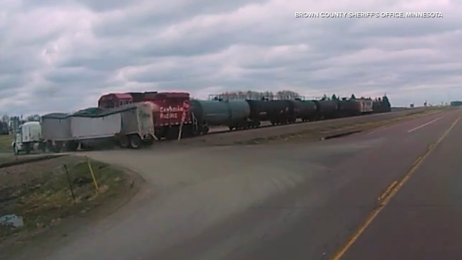 Moment semi crashes with train in Sleepy Eye, Minnesota caught on ...