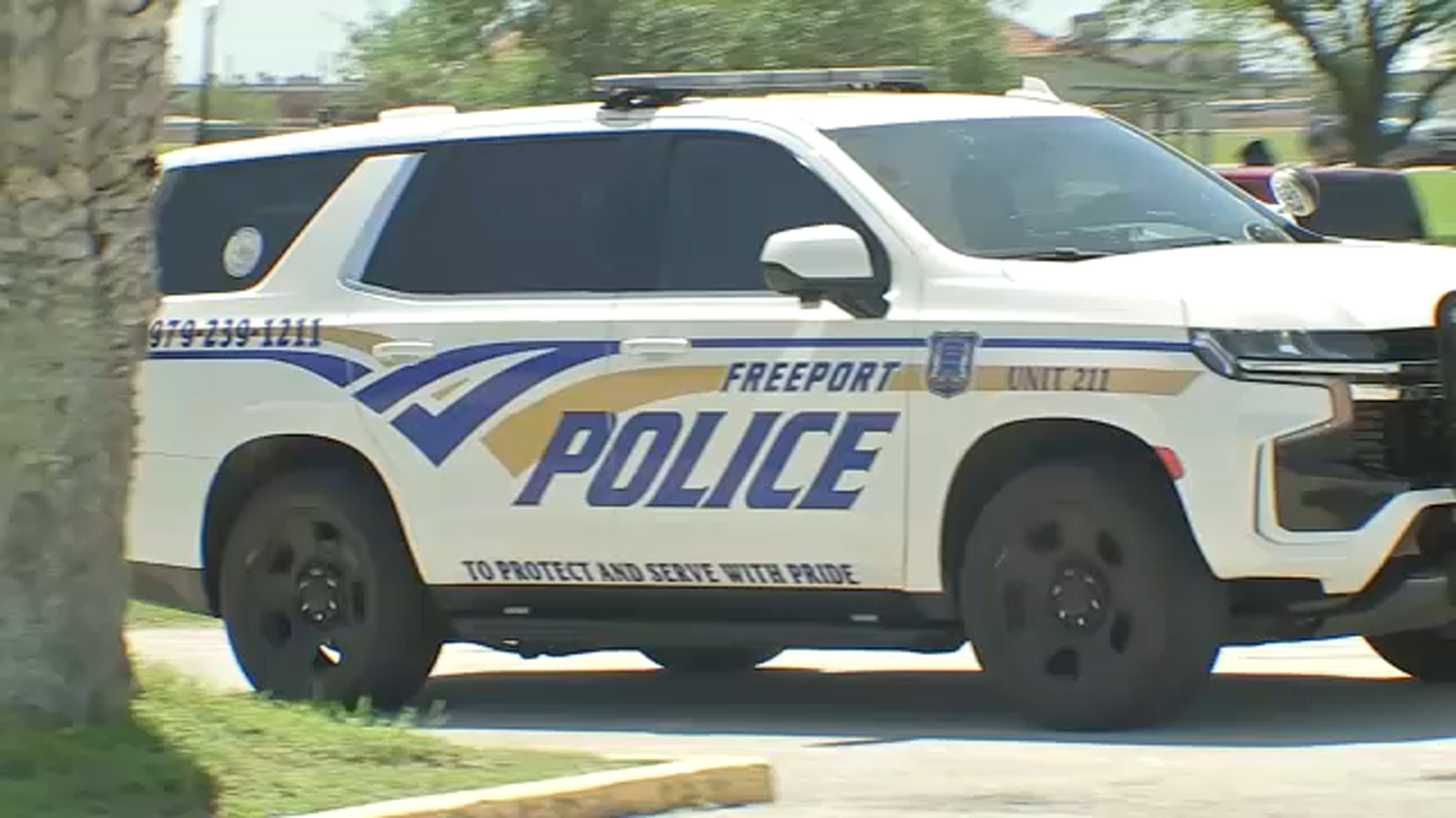 Freeport PD officers hurt while responding to fire call, police said