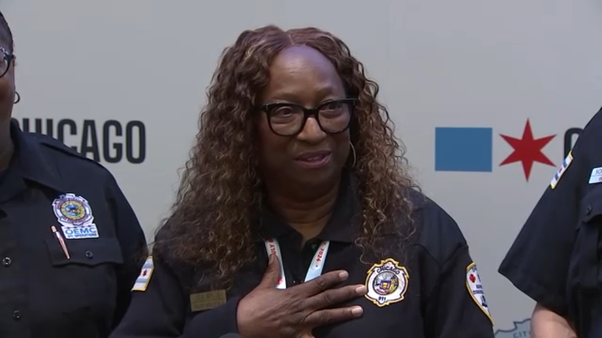 911 dispatcher celebrated for 40 years of service in Chicago