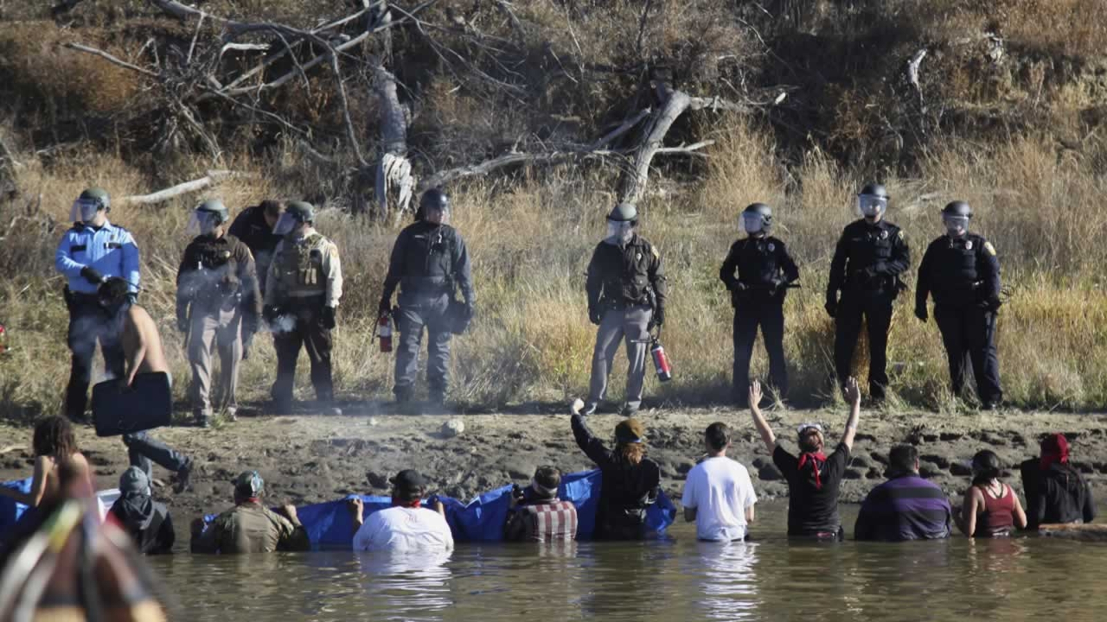 Feds block route of Dakota Access pipeline in ND - ABC7 Los Angeles