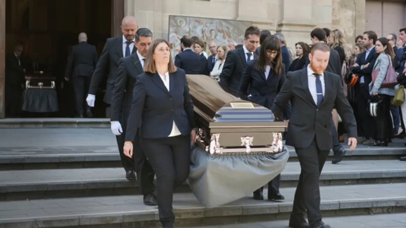 Hundreds mourn Spanish family killed in New York City helicopter crash