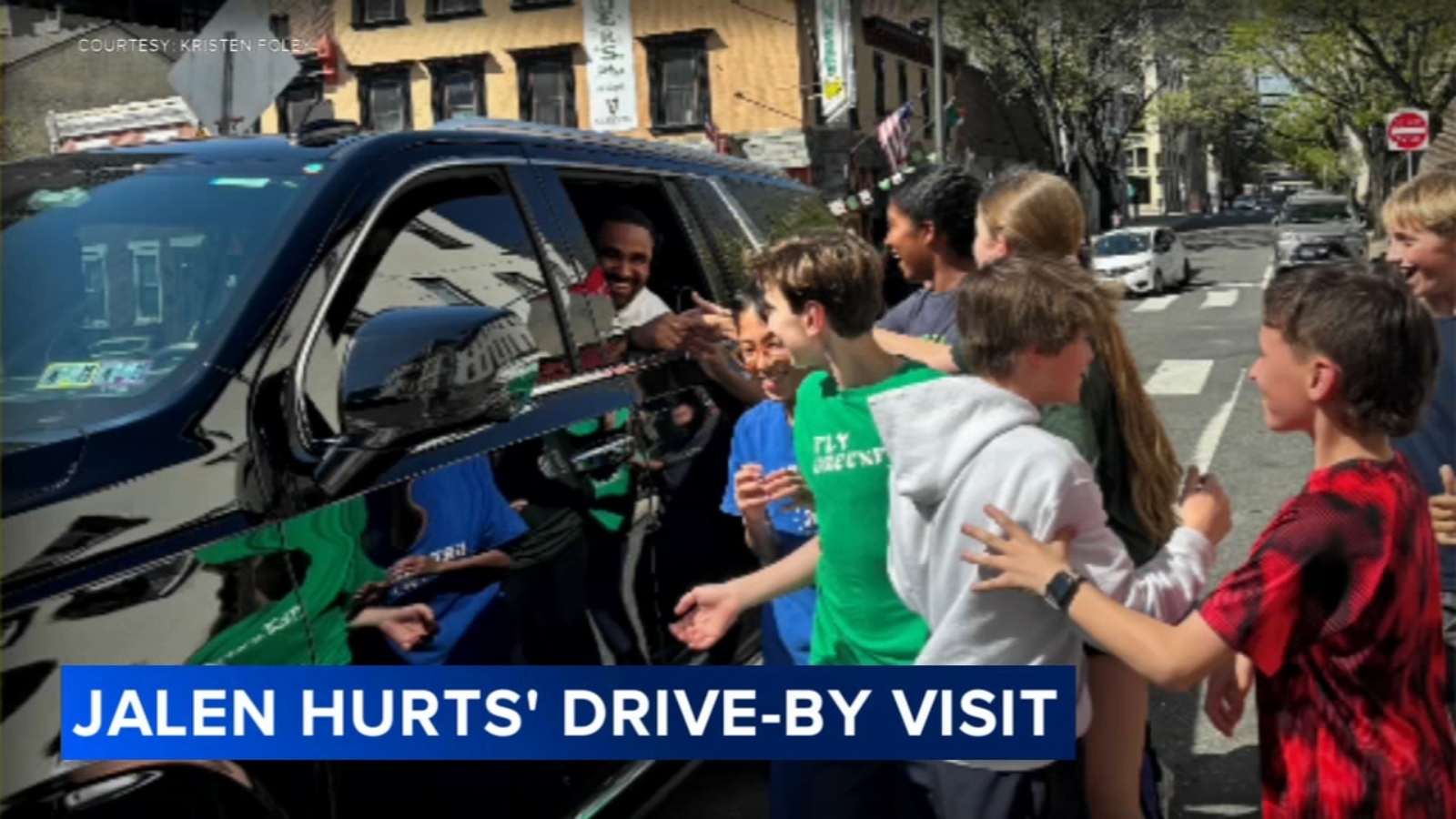 Eagles QB Jalen Hurts stops to greet students near Albert Greenfield Elementary School in surprise encounter - 6abc Philadelphia