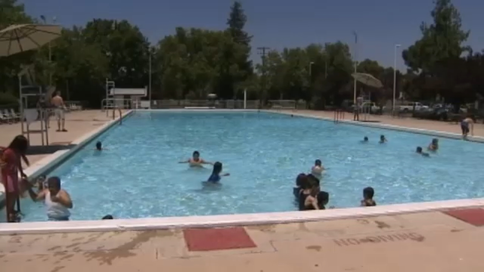 Sign-ups open for swim lessons through City of Fresno
