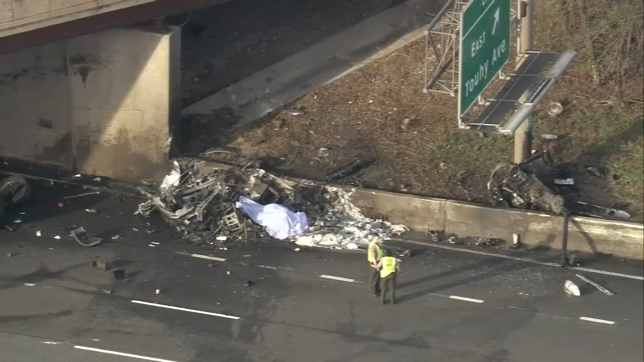 1 killed, 1 injured in Edens Expressway crash; IB lanes reopen