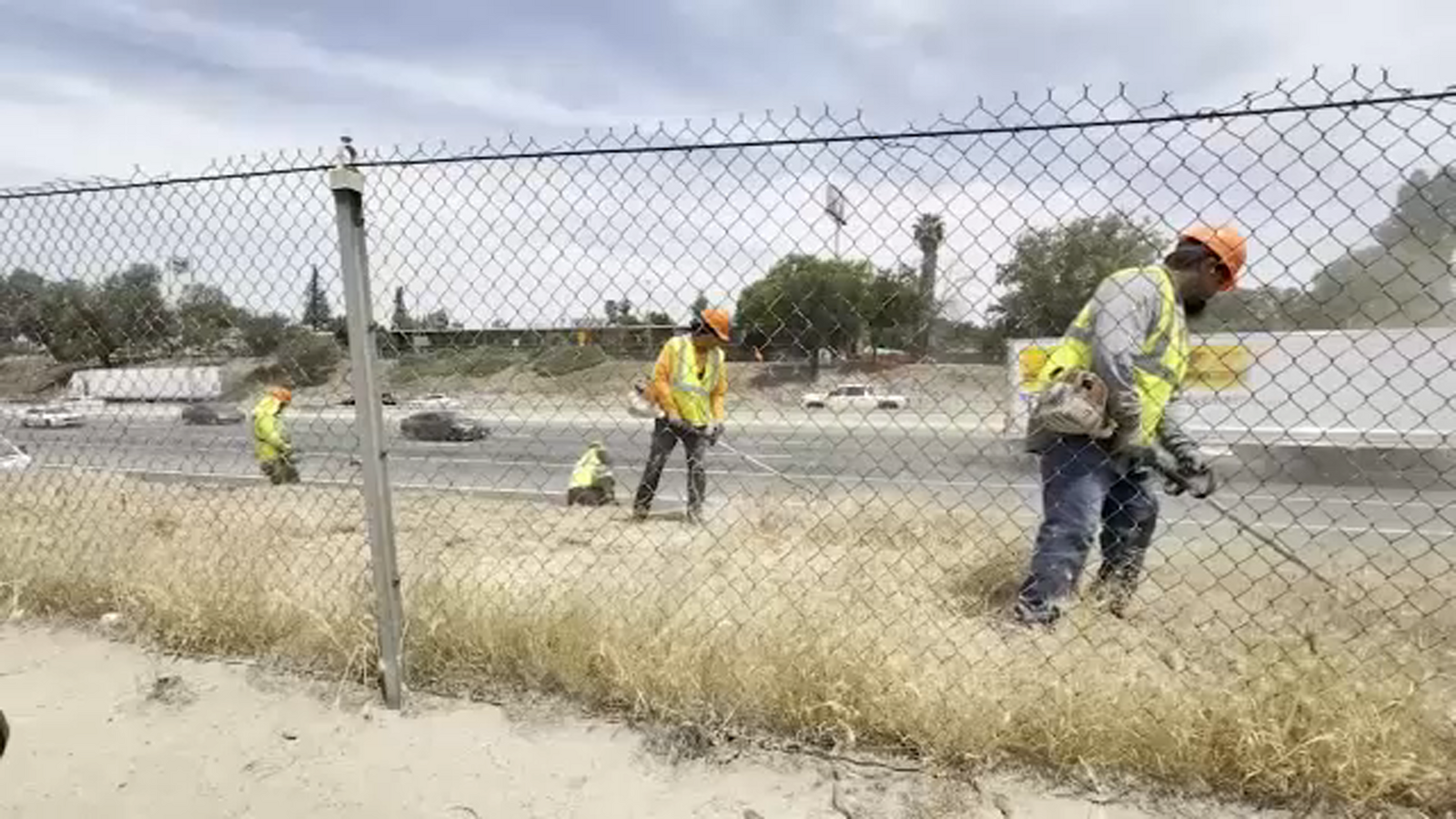 Crews tackle tall grass as fire season heats up in Fresno County