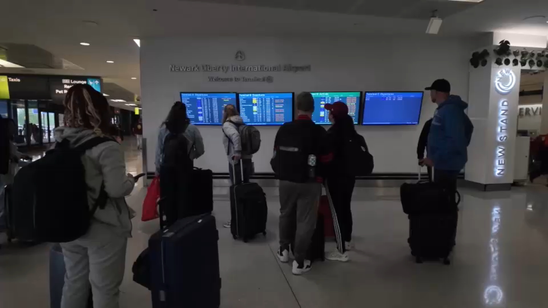 Outage that caused chaos at Newark started with blank screens for air traffic controllers