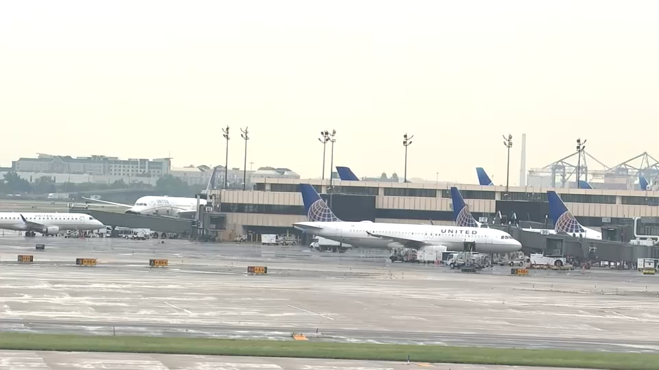 Air traffic control screens went dark at Newark airport: sources