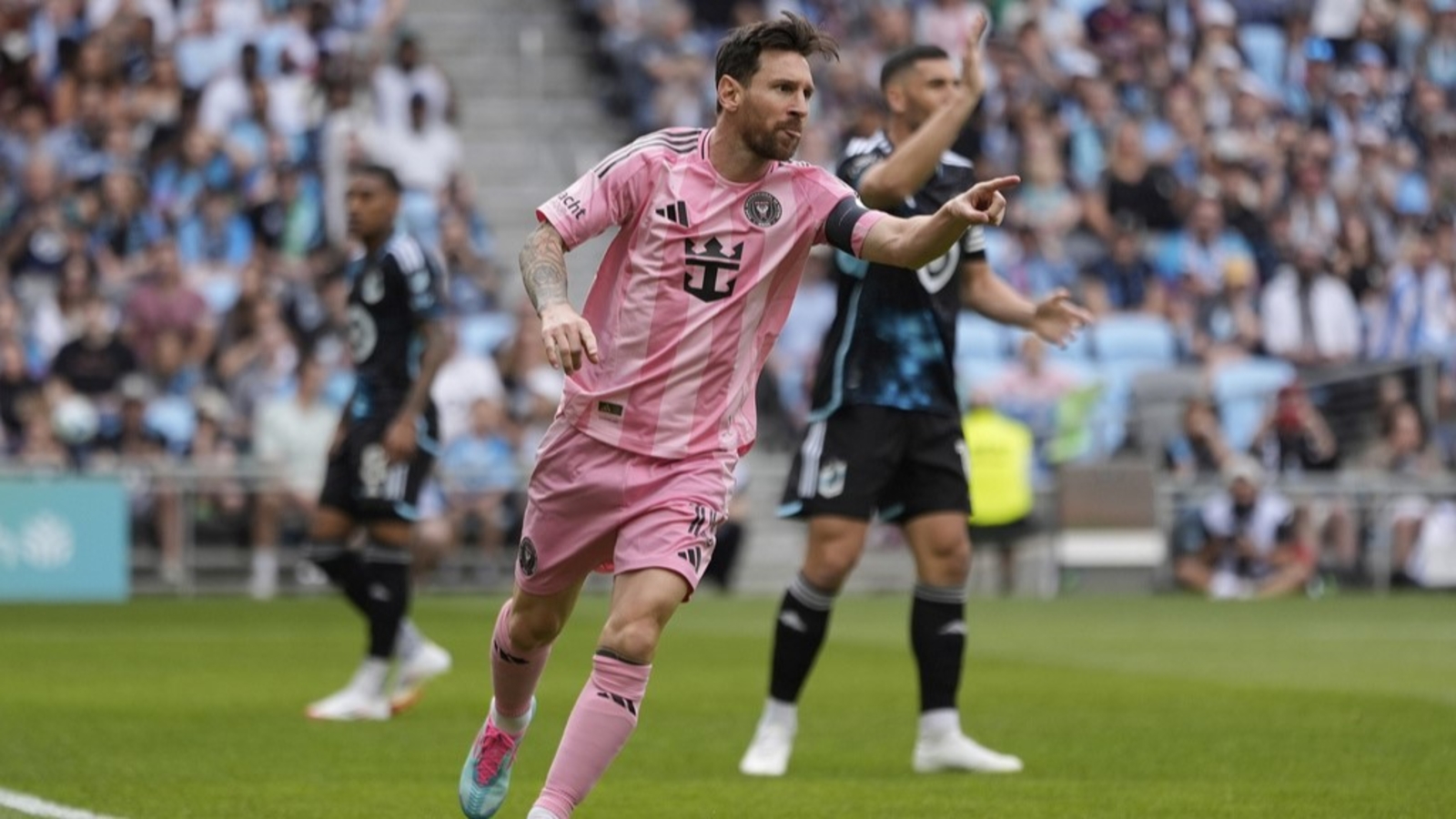 Messi is in the Bay: Fans flock to San Jose as soccer megastar arrives ahead of Earthquakes game