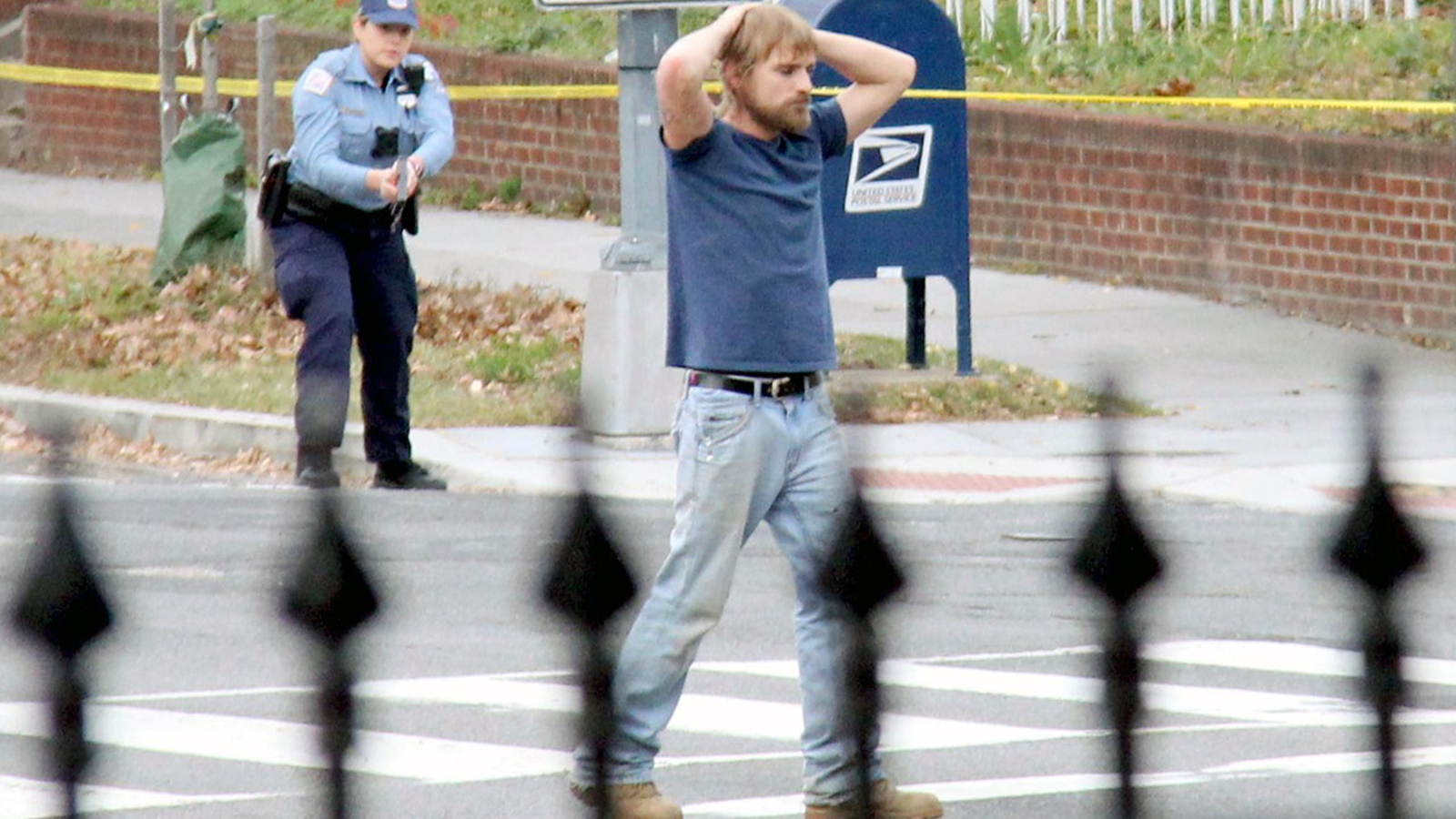 Pizzagate: Berita palsu membawa pria bersenjata ke restoran pizza DC, kata polisi