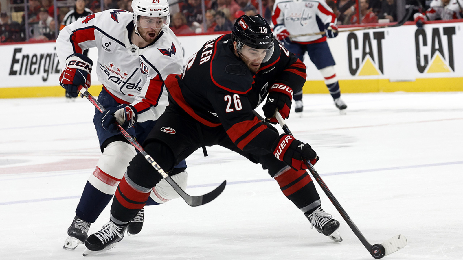 Hurricanes take ice in Washington with chance to close out series