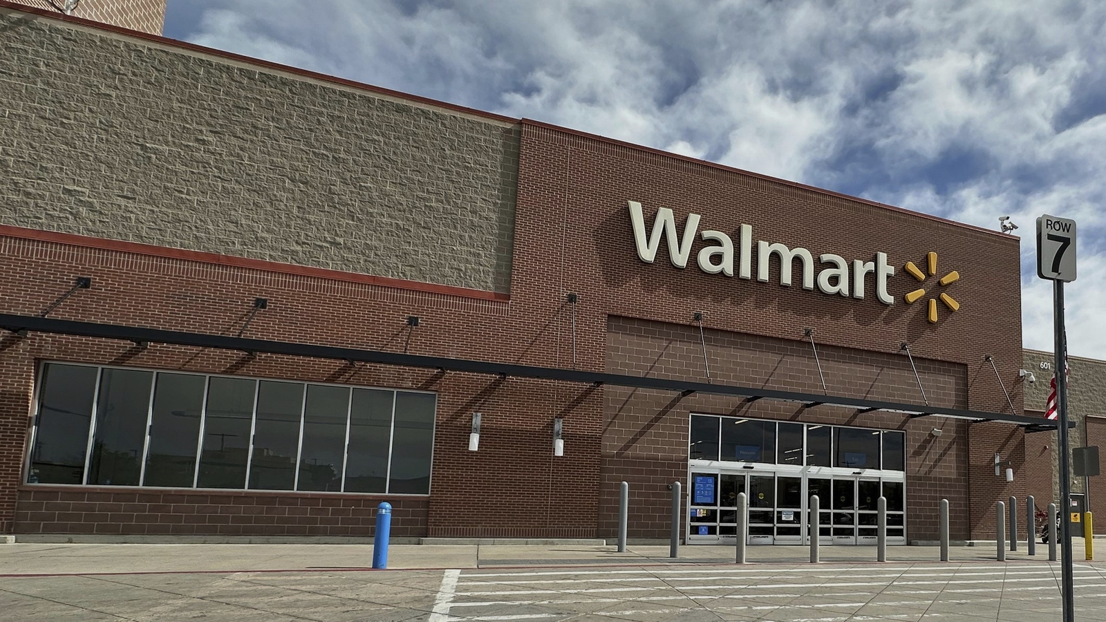 Walmart halts job offers for applicants who need H-1B visas after Trump raises fees to $100,000