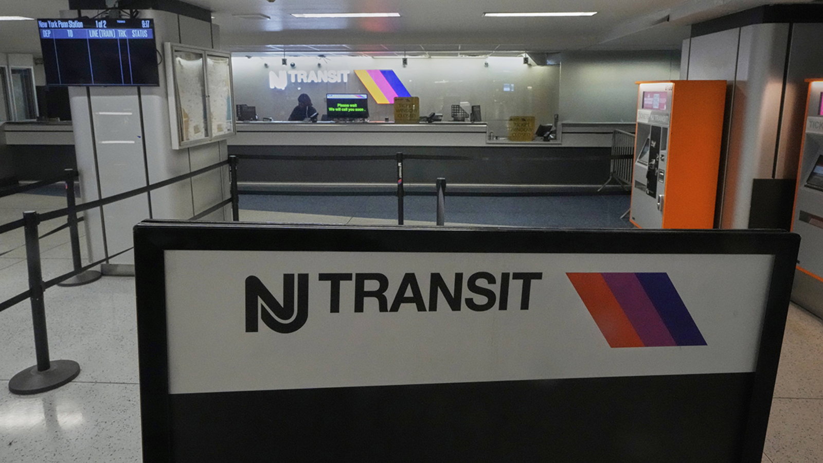 New Jersey Transit train engineers reach tentative deal to end strike