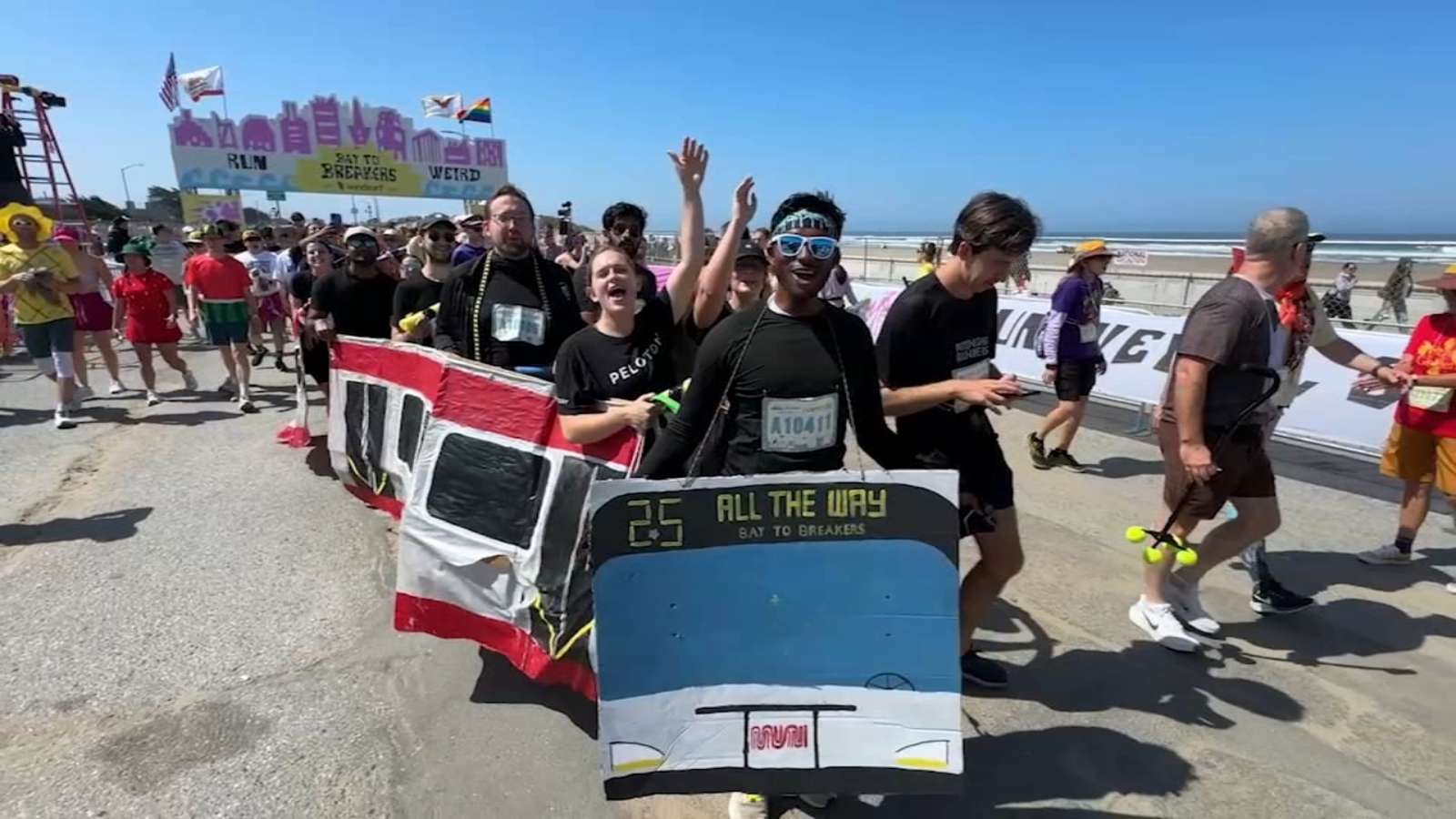 Thousands run San Francisco's Bay To Breakers with no fog, good vibes: 'Soak up the energy'
