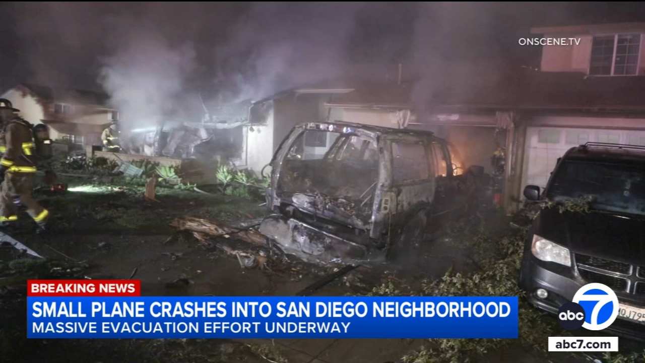 Private plane crashes in San Diego, setting homes and cars on fire