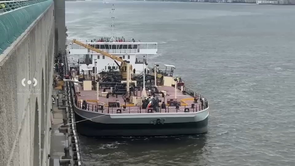 Explosion on NYC sewage transport boat kills 1, injures 2 others; investigation underway