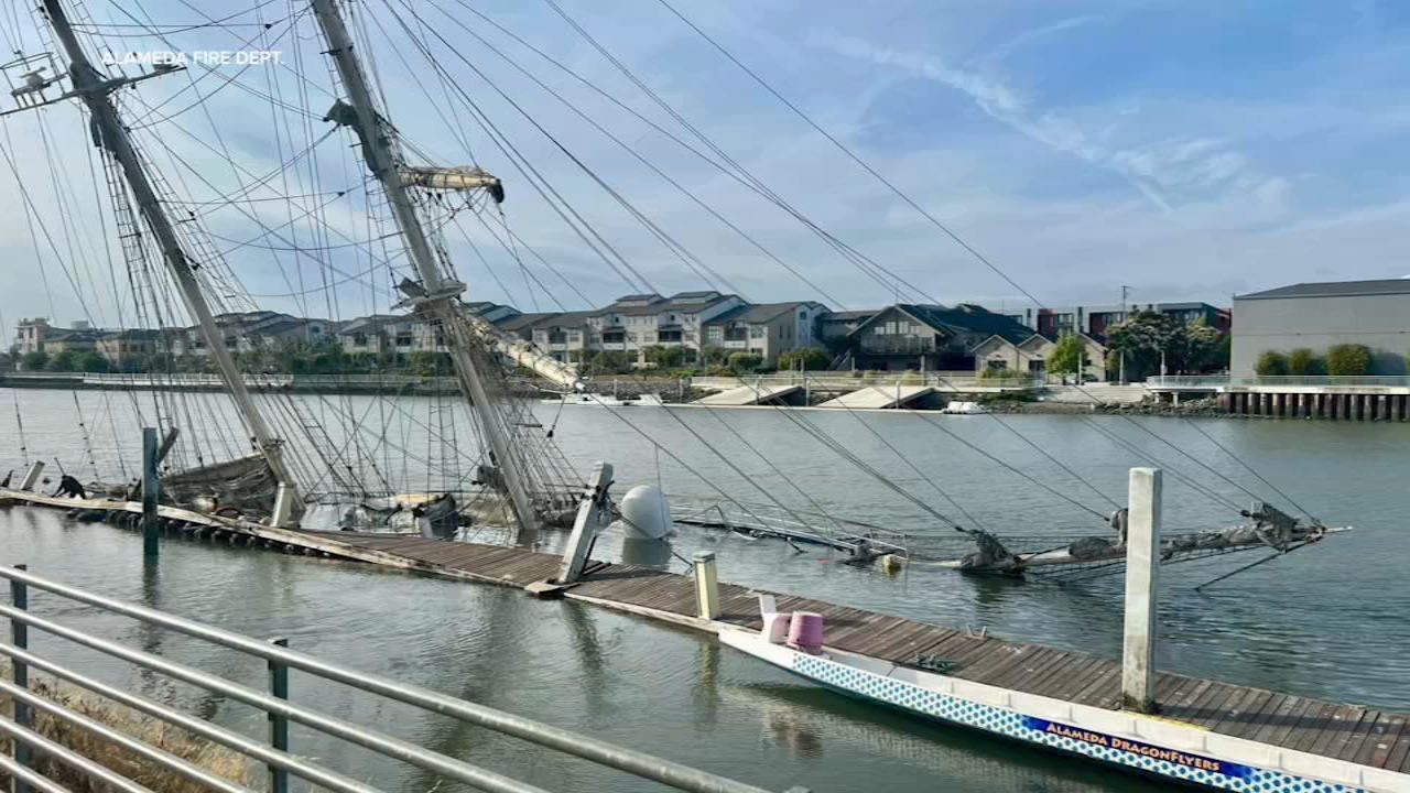 Large sail boat sinks in Oakland Estuary