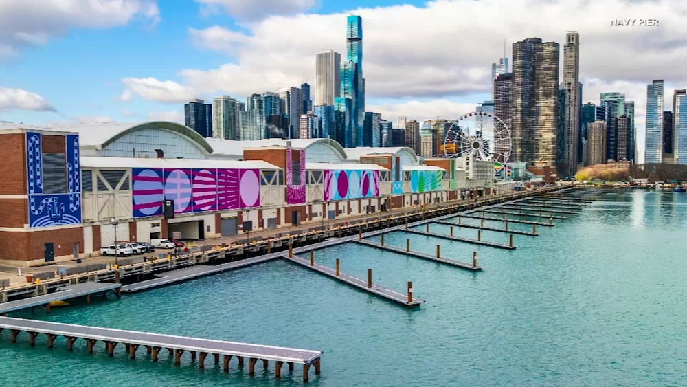 A look at Chicago's Navy Pier Marina