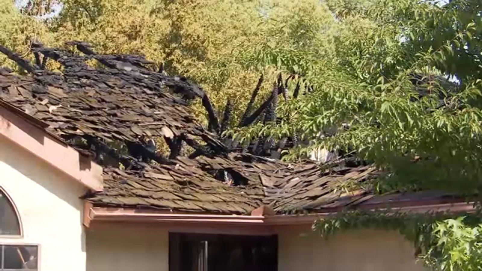 Multiple people displaced after fire at 3 Visalia homes - ABC30 Fresno